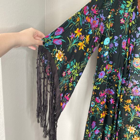 SPELL & The Gypsy Tassel Queen Kimono Black Dark Floral OS Bohemian Summer Pool - Picture 6 of 10